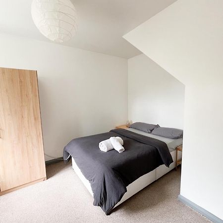 Well-Equipped 4 Bedroom House Close To City Centre Leeds  Esterno foto