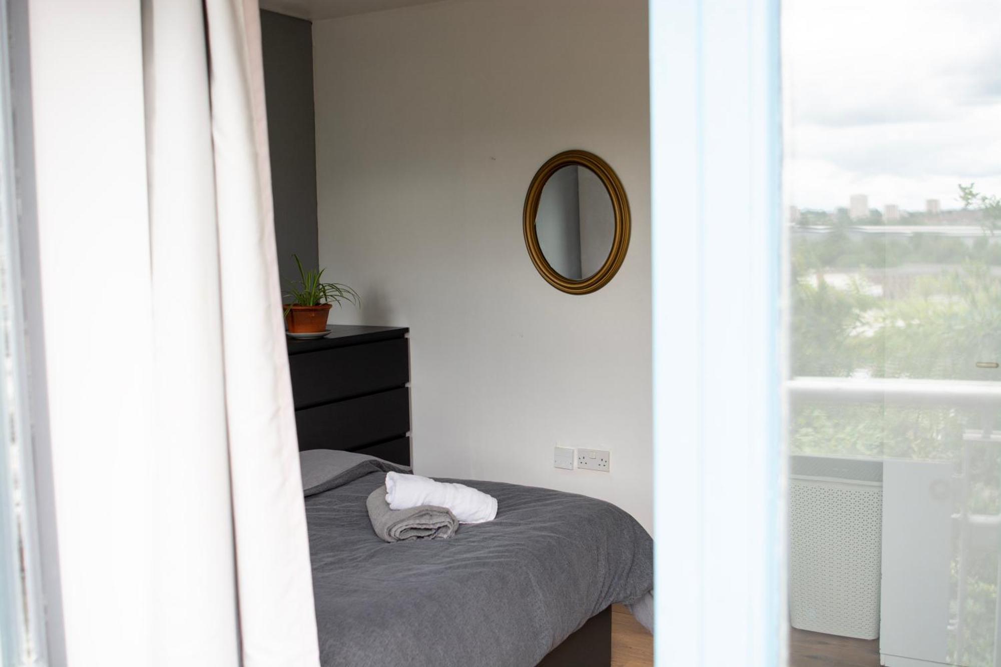 Well-Equipped 4 Bedroom House Close To City Centre Leeds  Esterno foto