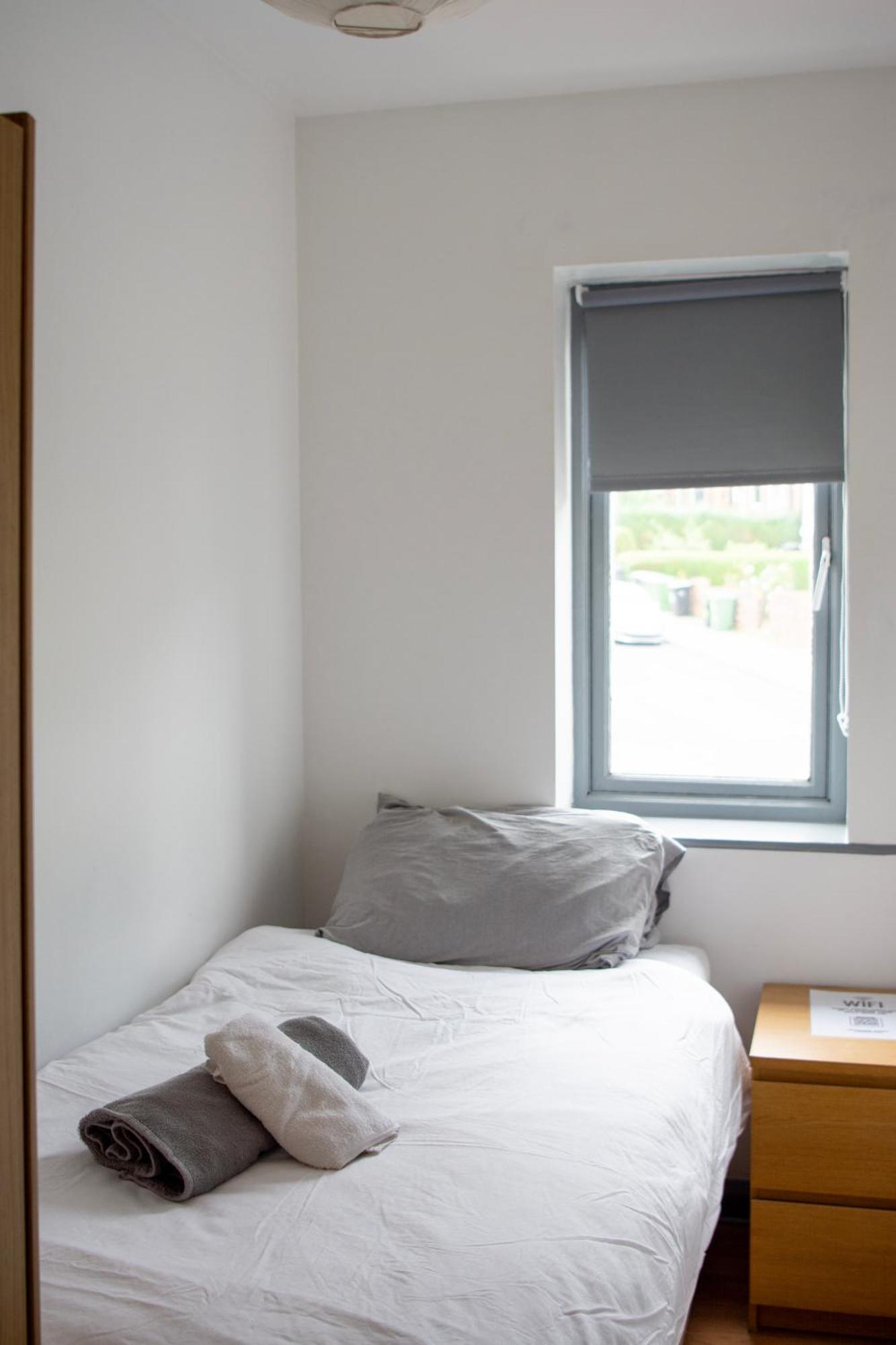 Well-Equipped 4 Bedroom House Close To City Centre Leeds  Esterno foto