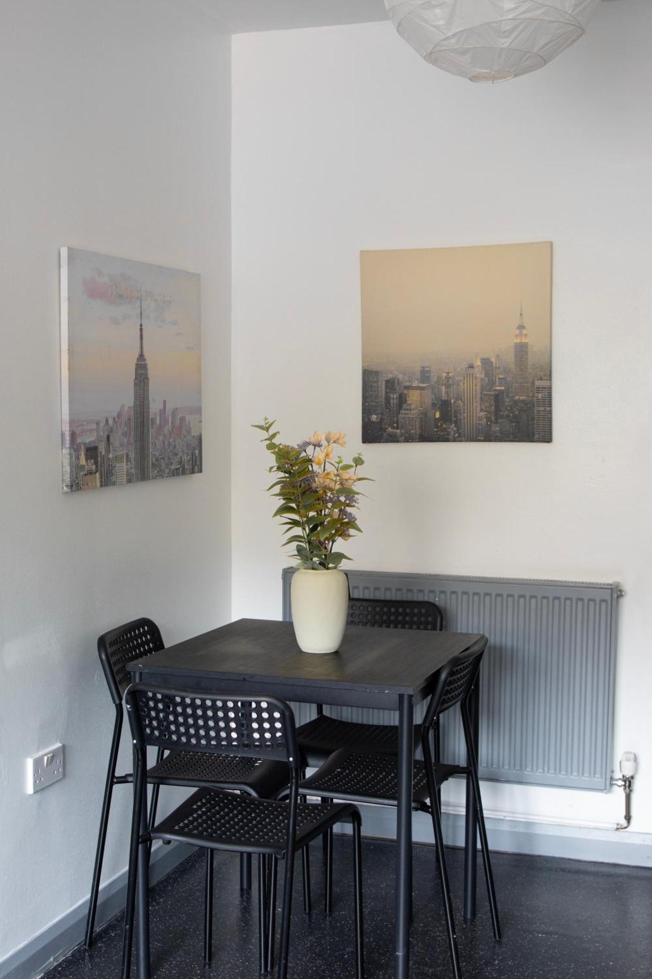 Well-Equipped 4 Bedroom House Close To City Centre Leeds  Esterno foto