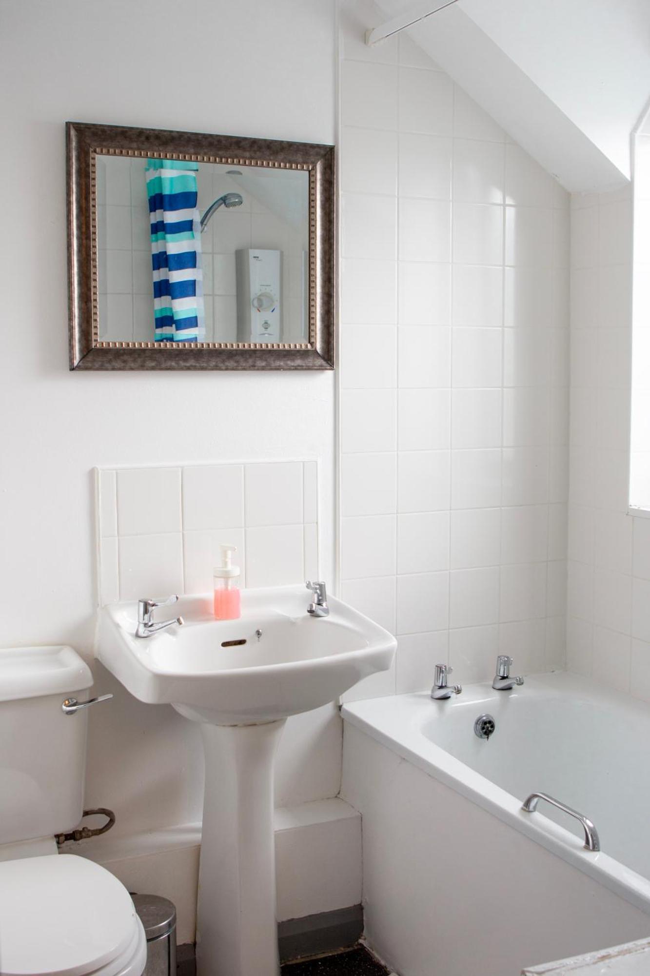 Well-Equipped 4 Bedroom House Close To City Centre Leeds  Esterno foto